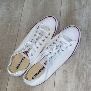 CONVERSE Low-top Chucks